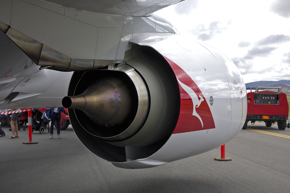 CFM_International_CFM56-7B26_fitted_to_Qantas_(VH-VZY)_Boeing_737-838_(WL)_at_the_Canberra_Airport_open_day.jpg