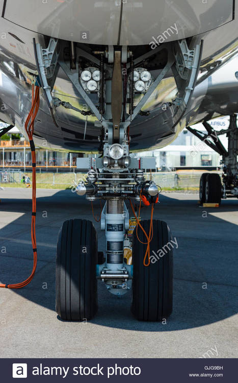 front-landing-gear-of-the-newest-airplane-airbus-a350-900-xwb-GJG9BH.jpg