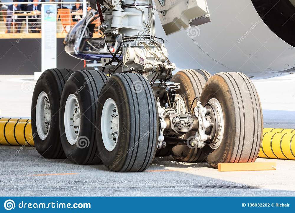 landing-gear-details-triple-bogey-landing-gear-airbus-airliner-136032202.jpg
