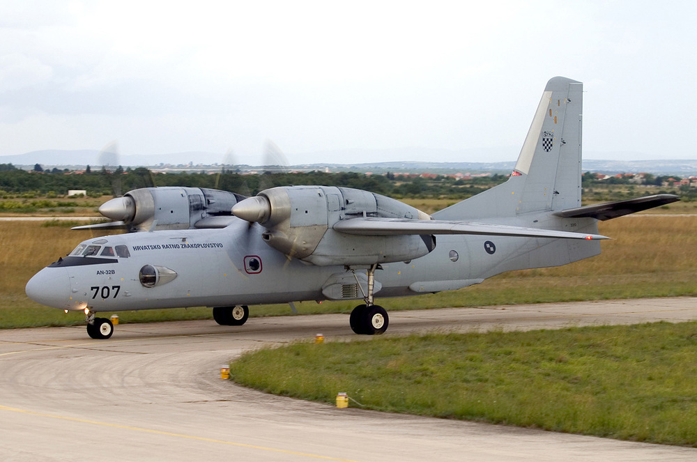 03_An-32B_Croatia_Air_Force_2005.thumb.jpg.2c5d6a9c75d4807cf2733bfd572d7e46.jpg