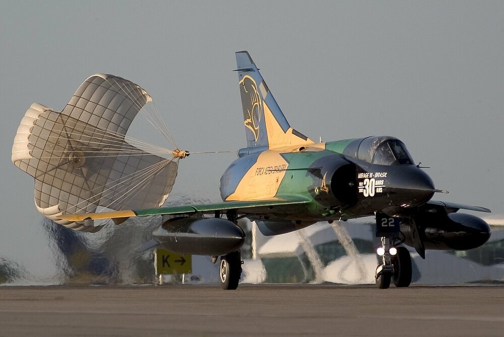 dassault-mirage-iii-parachute-landing-99I5.thumb.jpg.8f08f24bdf7b4123e1264808472af2e2.jpg