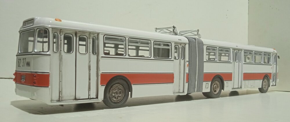 Ikarus-180_02m.jpg