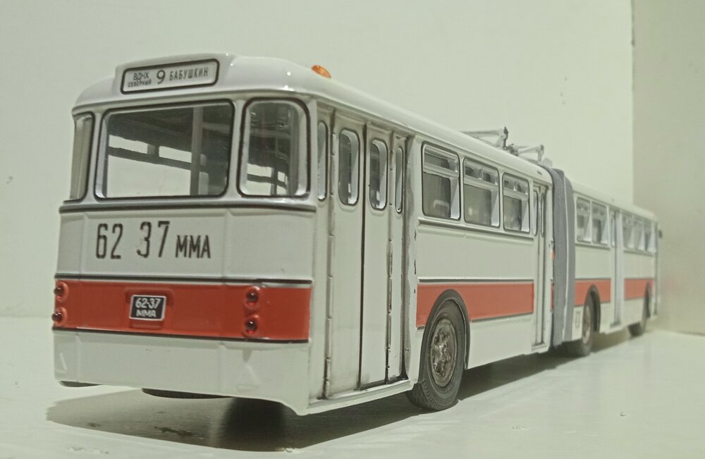 Ikarus-180_04m.jpg