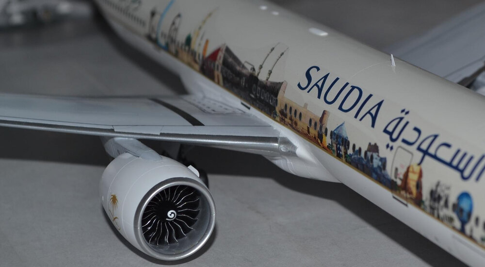 boeing-777-300-saudia-hz-ak28_284_10.jpg