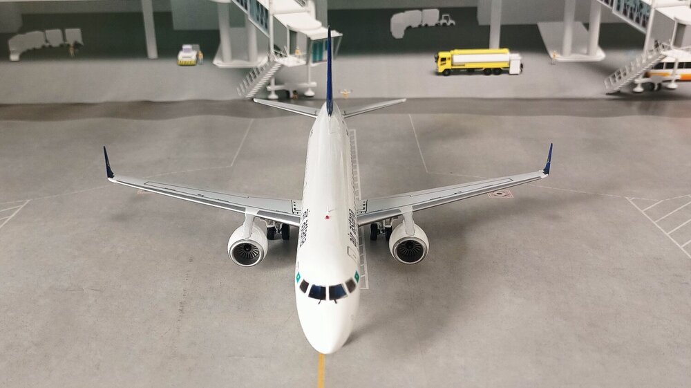 Embraer-190_AA-4.thumb.jpg.ff164b59984e428e975f1b7aabb6cbfc.jpg