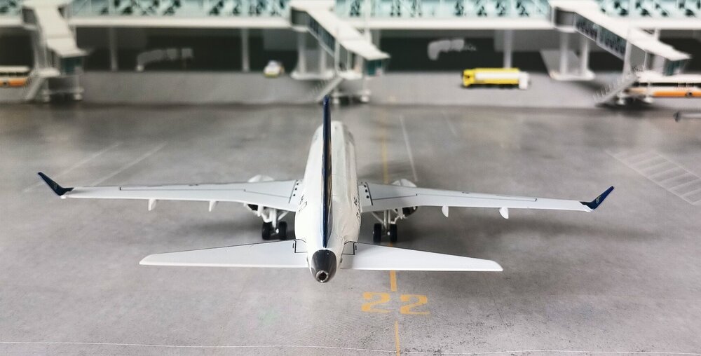 Embraer-190_AA-9.thumb.jpg.d198bed96f6244a0706af3aedb1e64ba.jpg