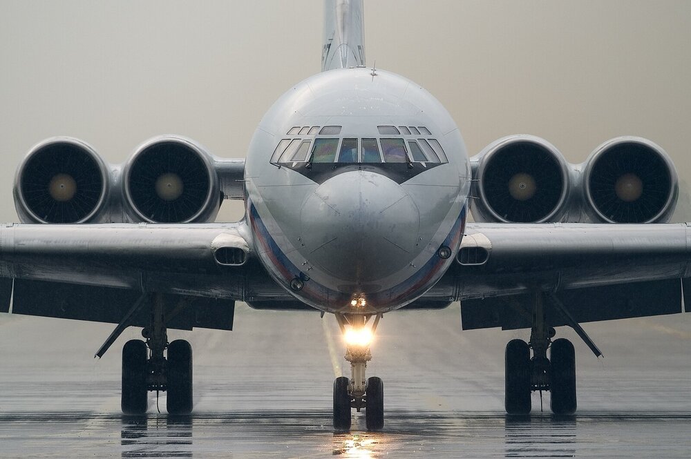 ilyushin_il62_taxiing.jpg